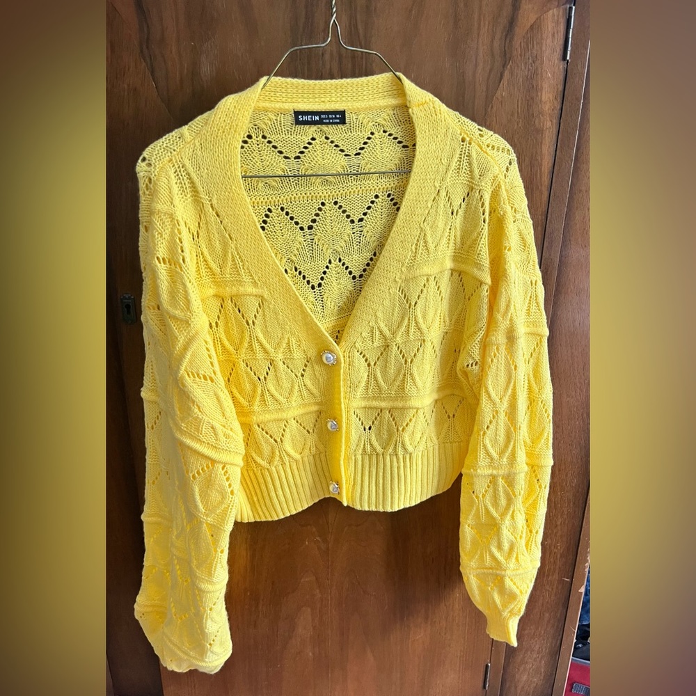 Size Small Cropped Cardigan